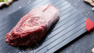 איך להפשיר בשר מהר